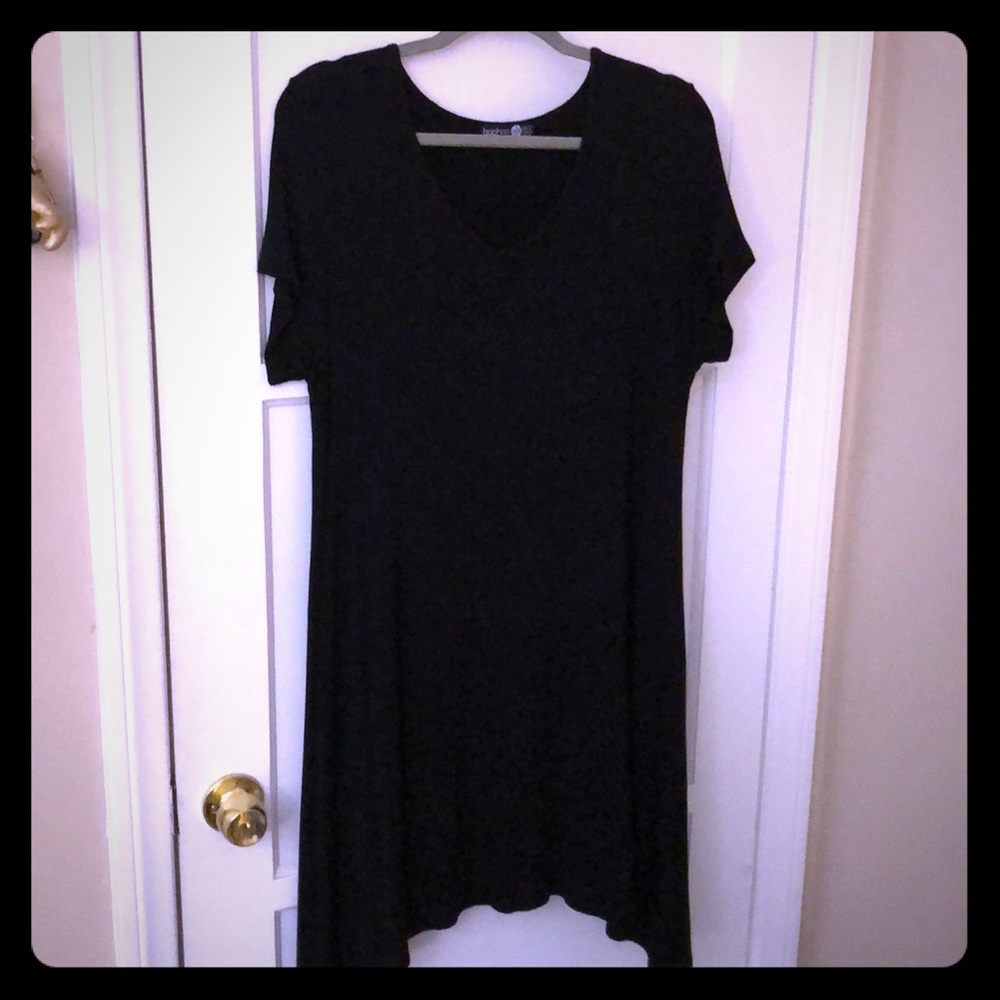 Boohoo short sleeve black v neck swing dress